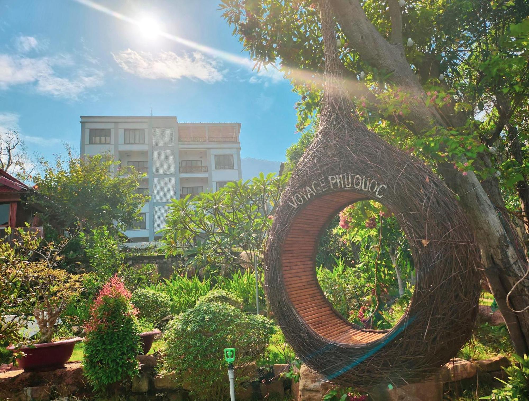 Voyage Phu Quoc Beach Resort Bagian luar foto