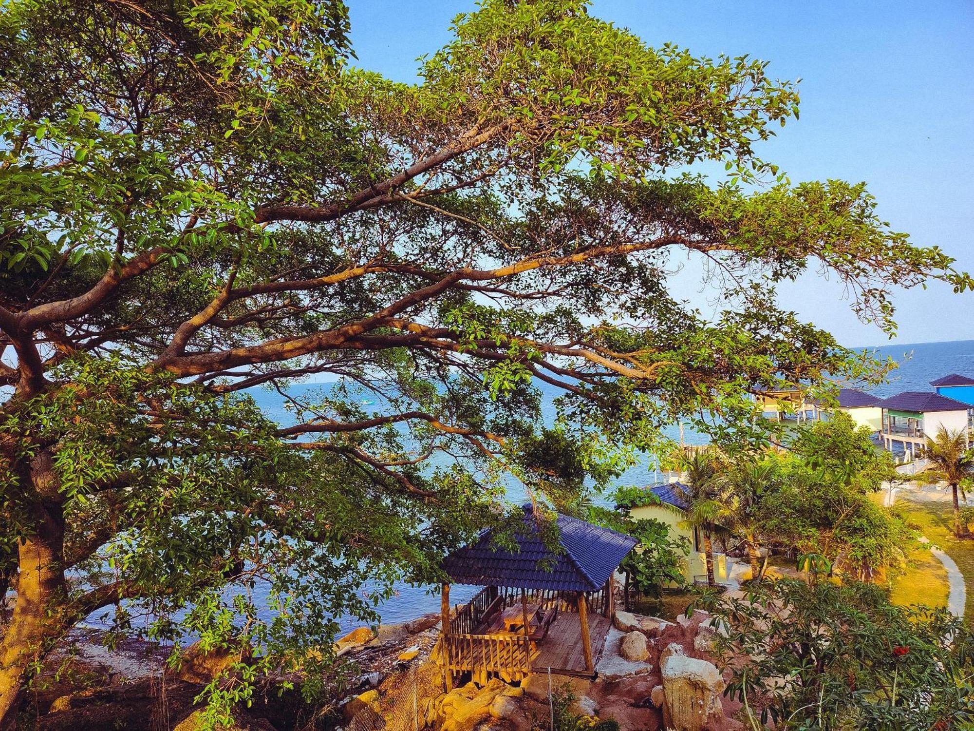 Voyage Phu Quoc Beach Resort Bagian luar foto