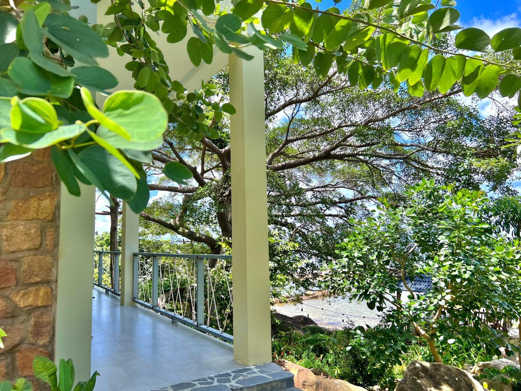 Voyage Phu Quoc Beach Resort Bagian luar foto
