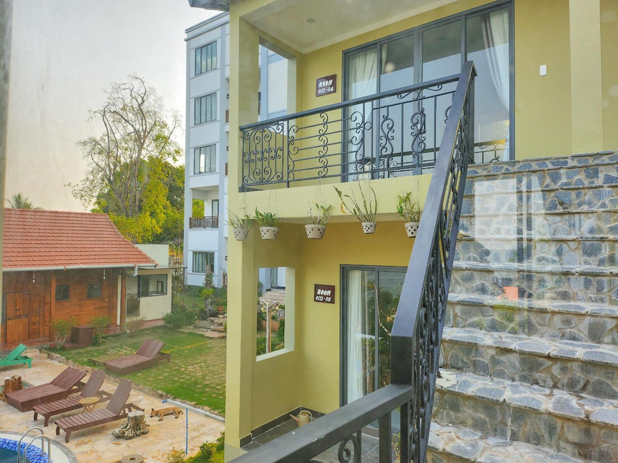 Voyage Phu Quoc Beach Resort Bagian luar foto